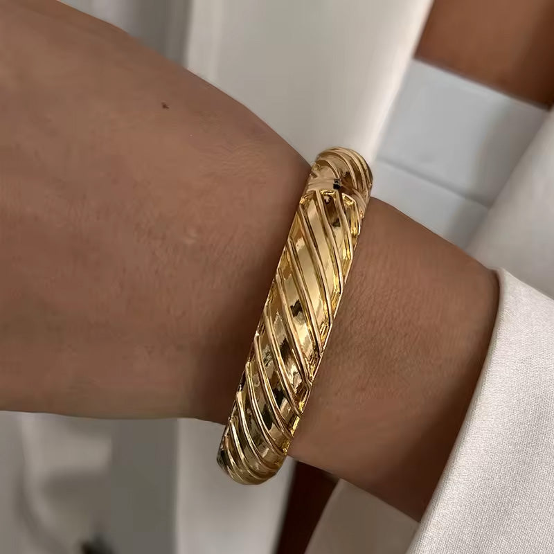 Evelyn Bangles